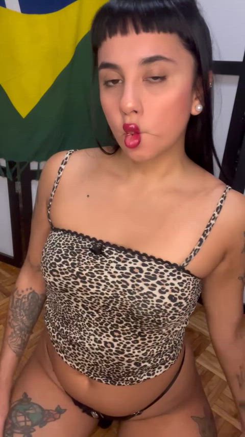 hey boy.... my lil virgin is bigger than your pathetic dick, isnt it? hahahha