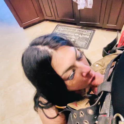 Wasian housewife pays the handyman’s repair fee with her throat