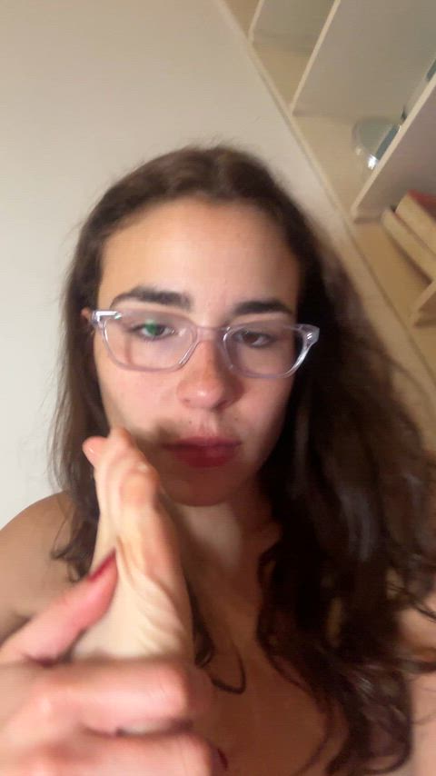 Would you go on a date with a girl who constantly sucks her toes?