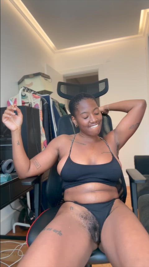 Are you enjoying your Saturday like me? 🤪