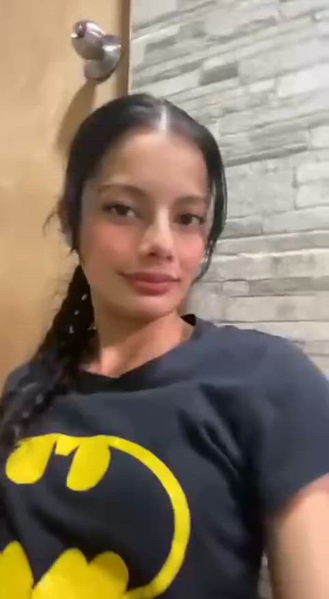 Anyone want to keep me entertained later?