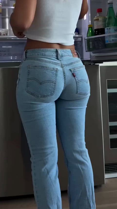 Ass in Levi's 501