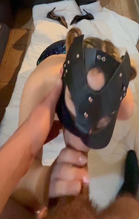 I love sucking older men’s cock