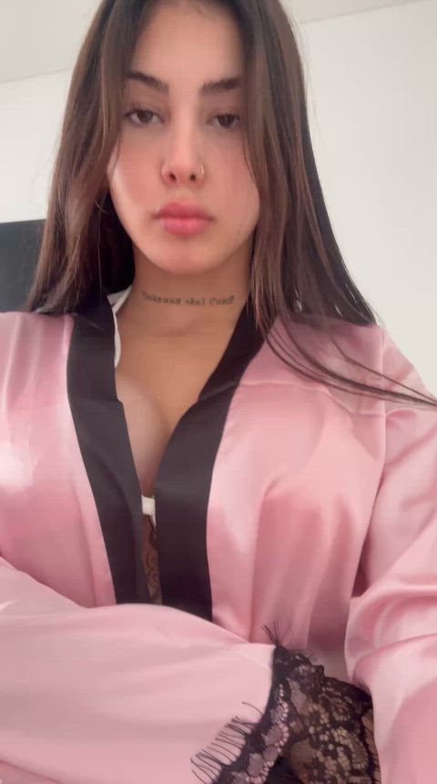 Am I hot and seductive or not x