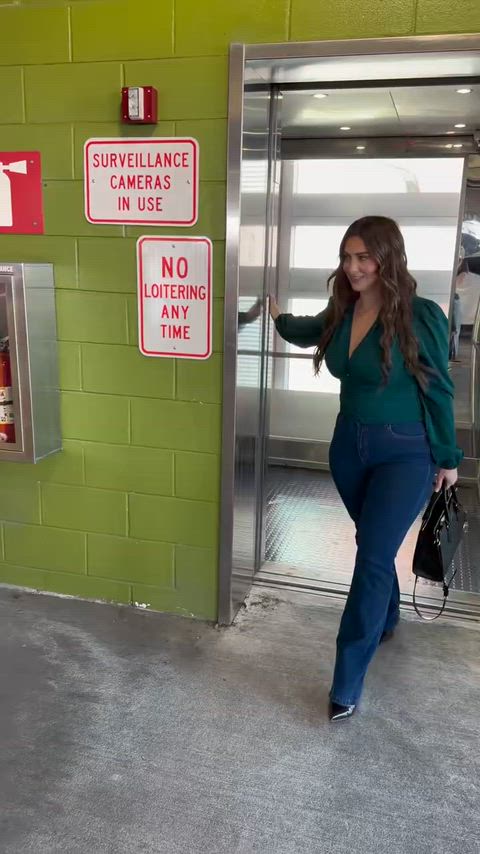 Proof that curves love a wide leg