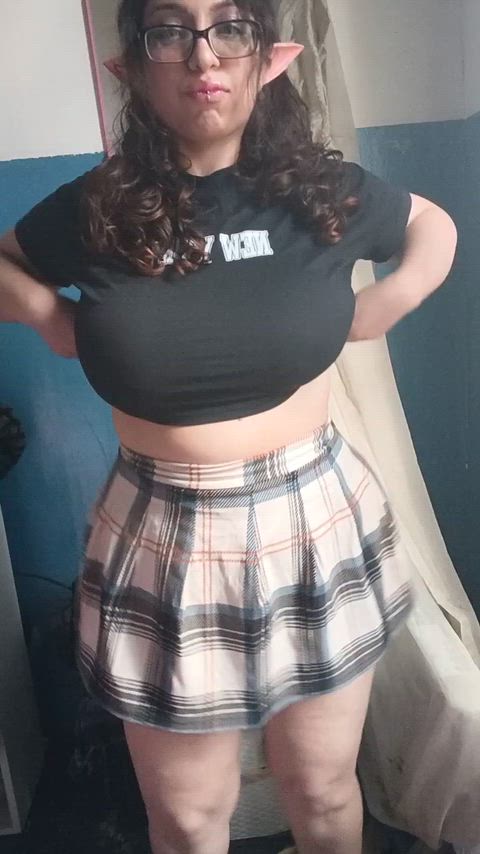 My shirt is about to give up on me.