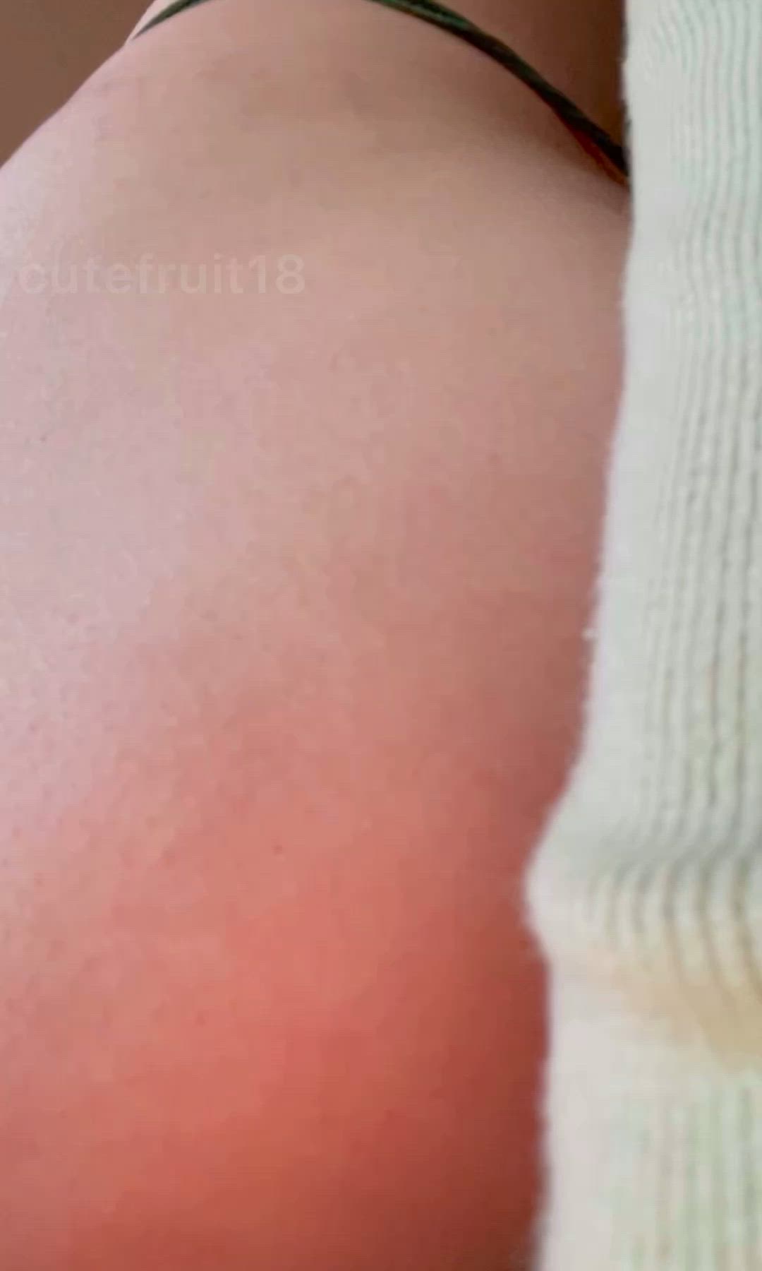 my cheeks always swallow up my thongs 😳