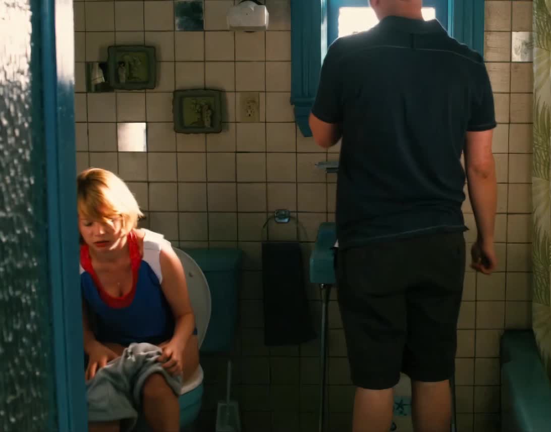 Michelle Williams nude bathroom plot in 