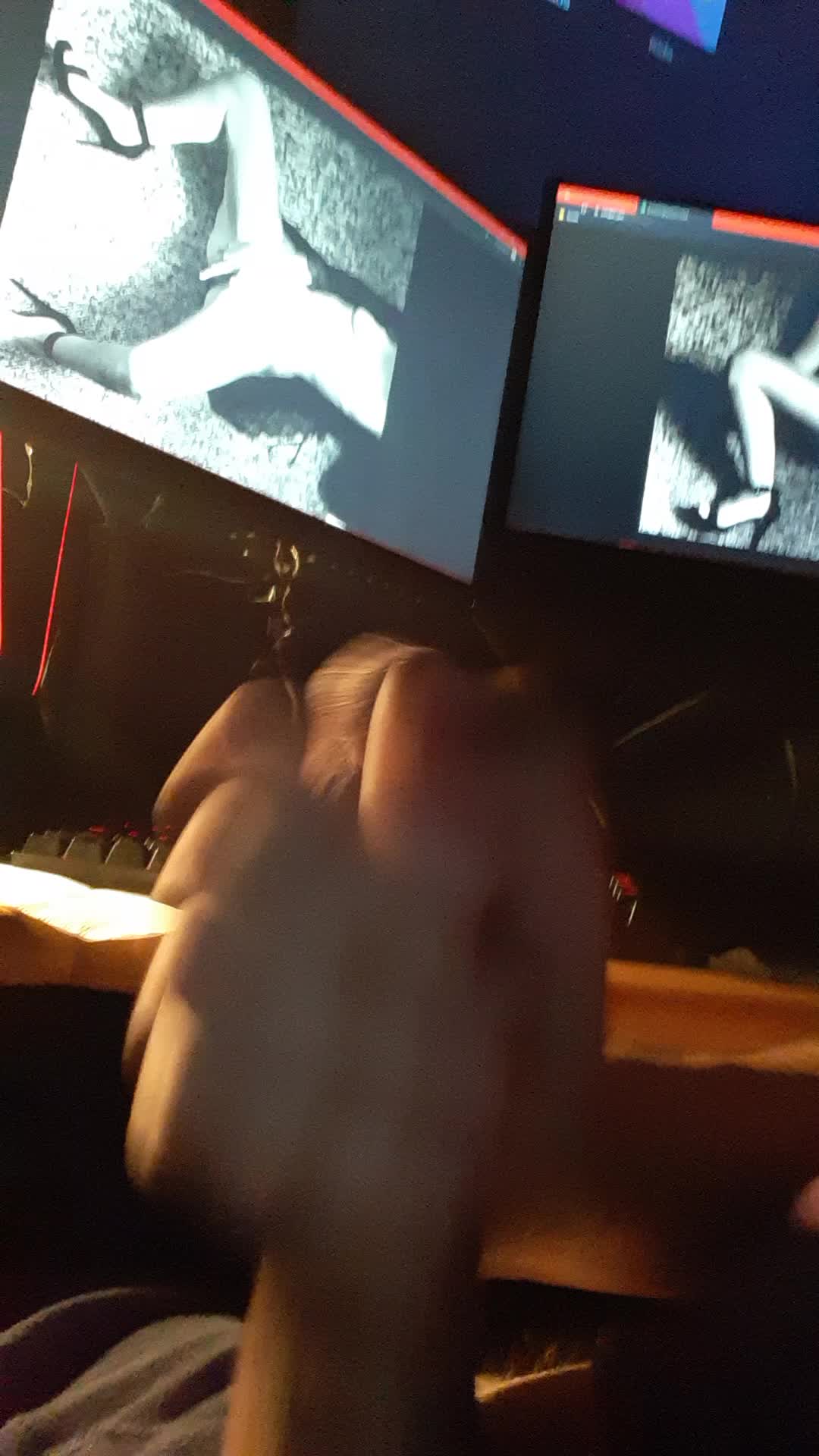 I PM'ed Her My Hard Dong And She Wanted My Cum