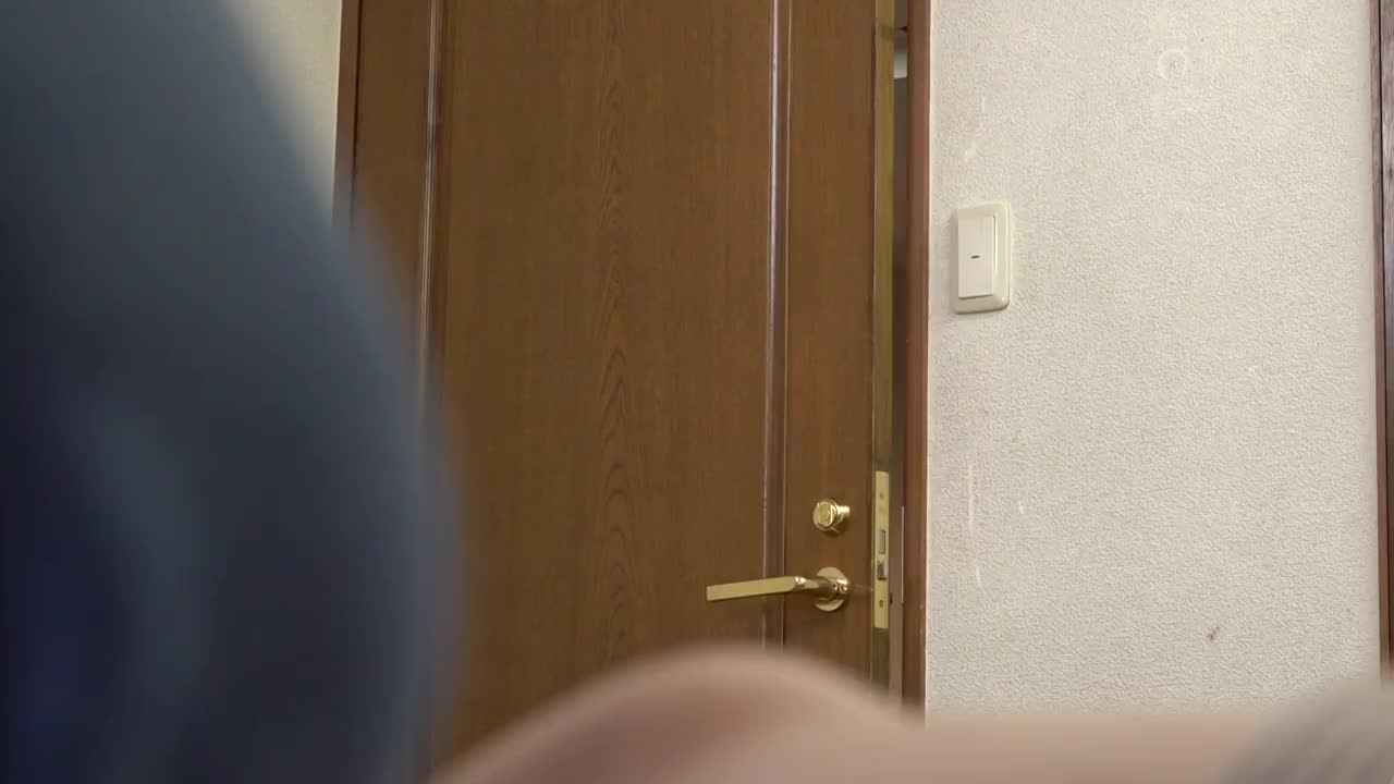 Japanese girlfriend taken by black man, boyfriend kisses cum off her lips afterwards