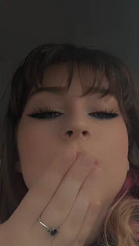 Hope you have a good day 💋😘