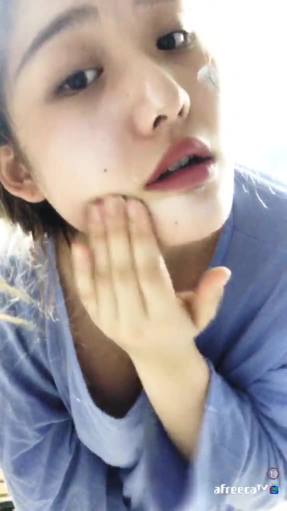 Doing her makeup pt 3