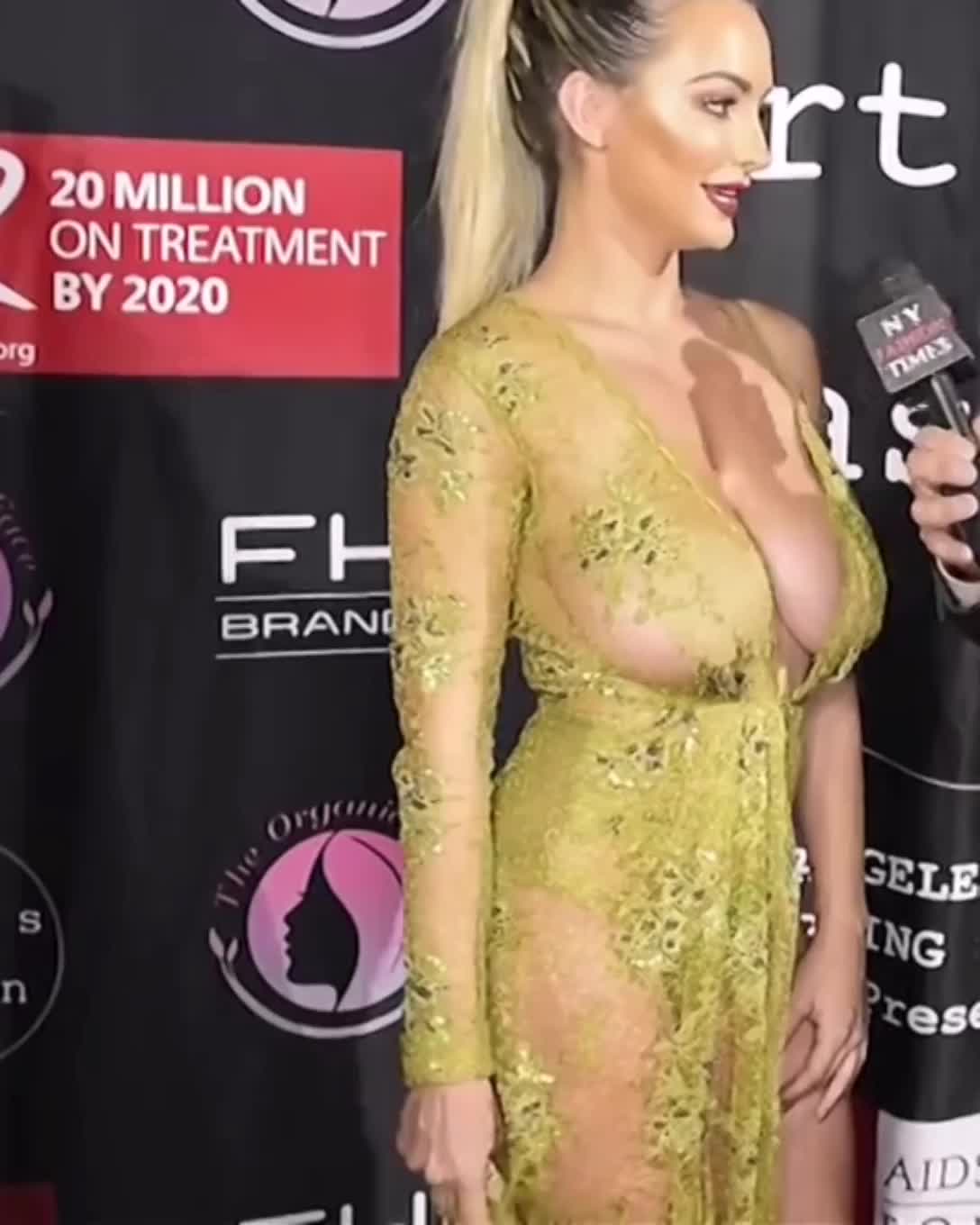 Lindsey Pelas