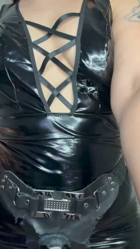 Hungry mommy wants that sweet asshole now, I'm coming in hard and owning it all.