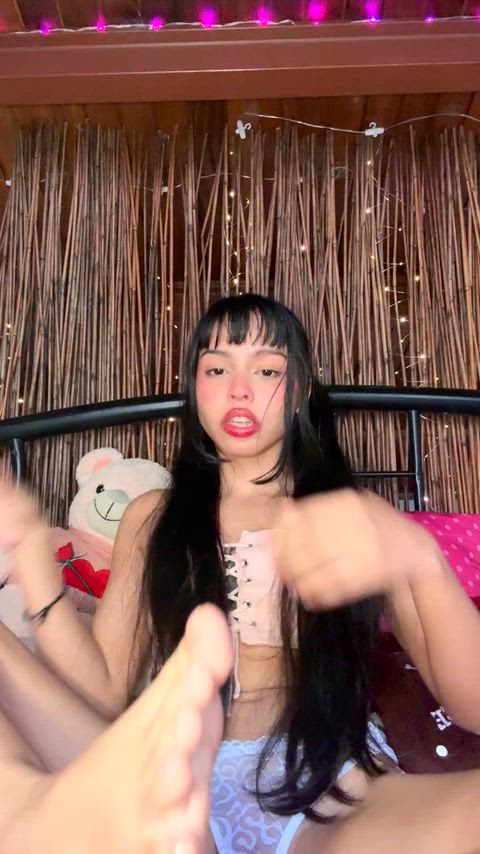 Such a tasty foot. Wanna come and taste it?