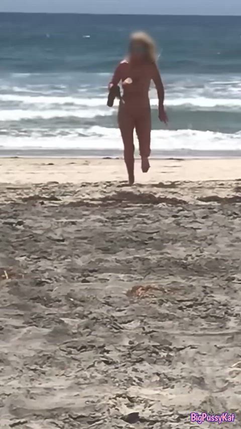 Kathy flaunts her body at Black’s Beach.