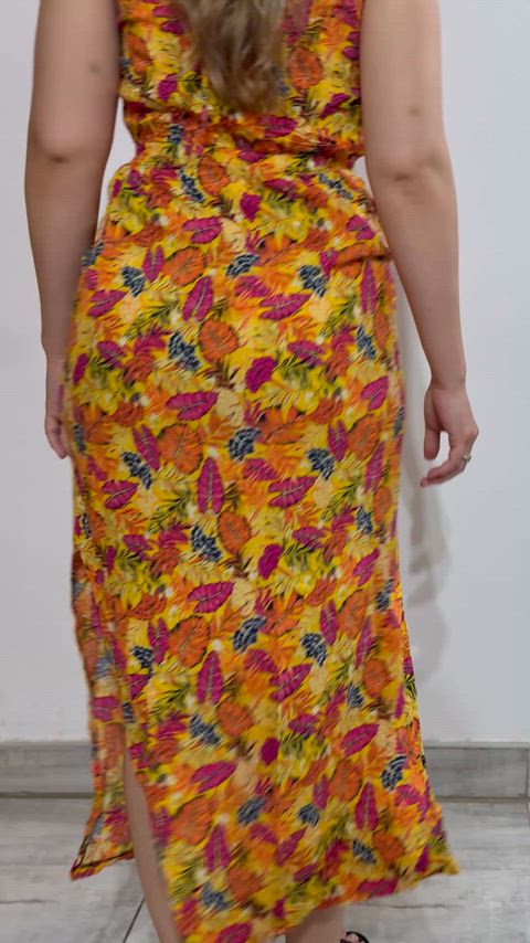 Look what I'm hiding under my dress 🤭