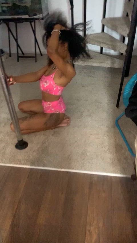 2 Girls start the nite off slow then get freaky in bake world