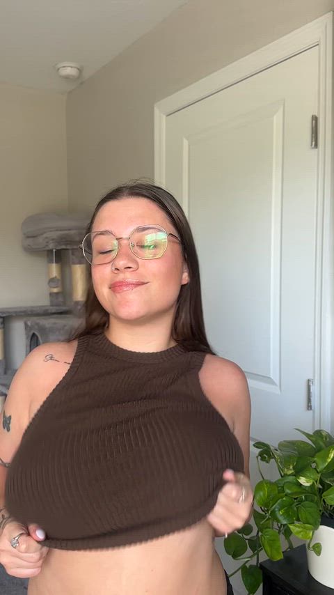 Dropping these titties for everyone to see [drop]