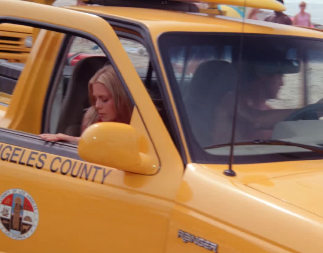 Nicole Eggert sexy ass plot in 