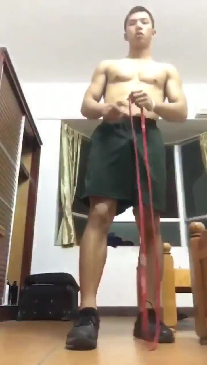 No Shorts Squats