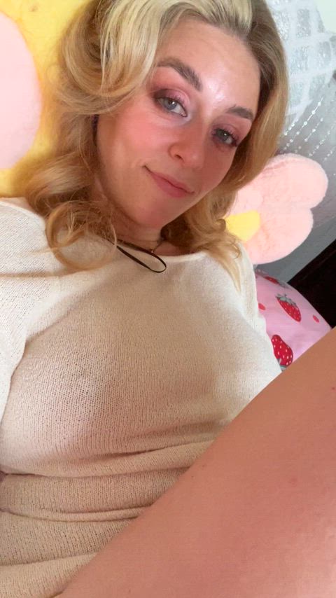 Spreading my tight little pink pussy for all my Goosey's on this subreddit