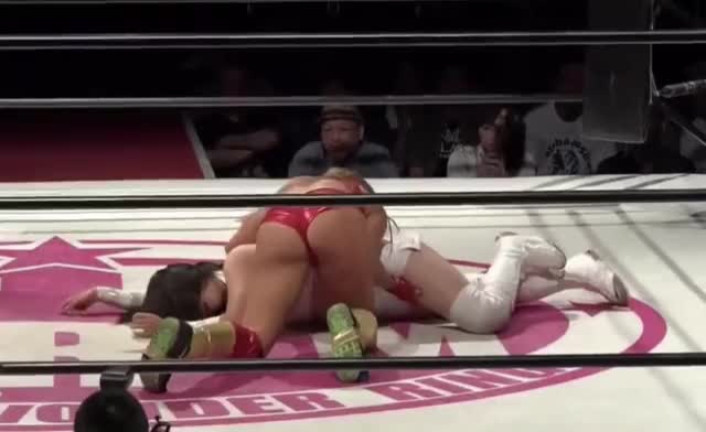Shanna has such a fat ass!