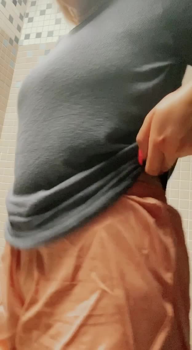Post-workout titty drop 💦