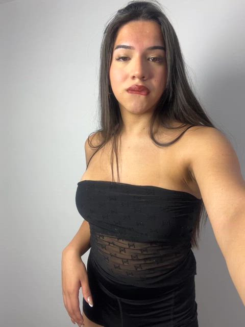 all my nudes go to the first 100 who say ME