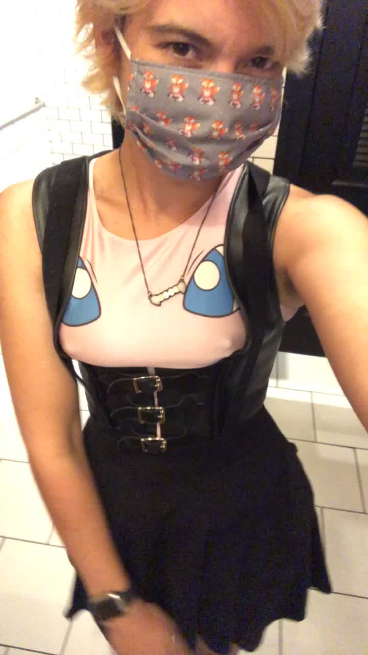 Watch me jiggle my puff 🍑