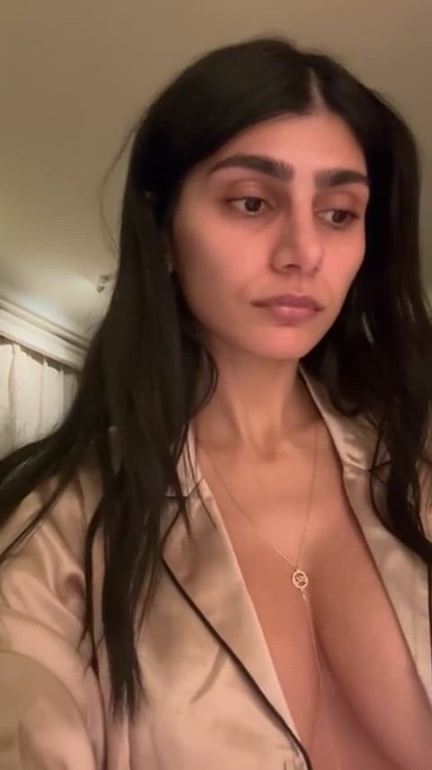Mia Khalifa Nip Slip on Live! #2 🥵🔥