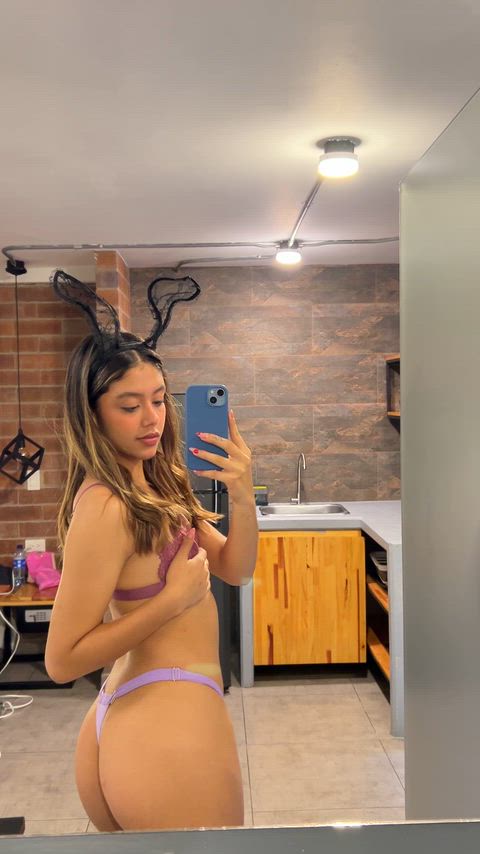 did someone ordered a petite latina