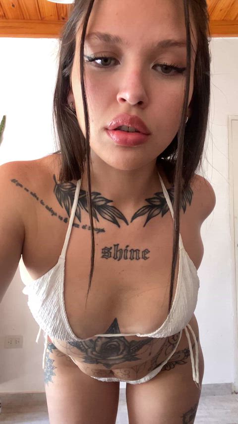 Your daily dose of scene boobies