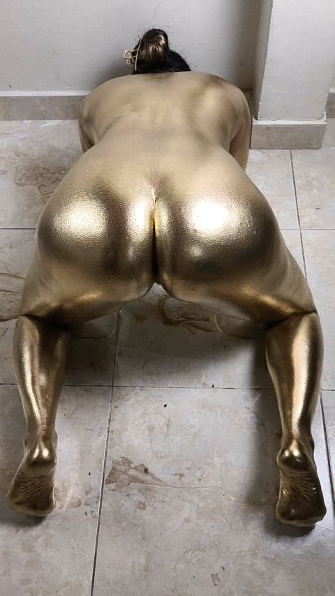 Golden girl - My adventure with golden powder and baby oil