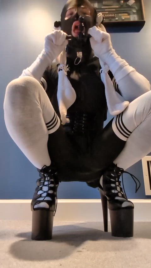 Drooling training in heels