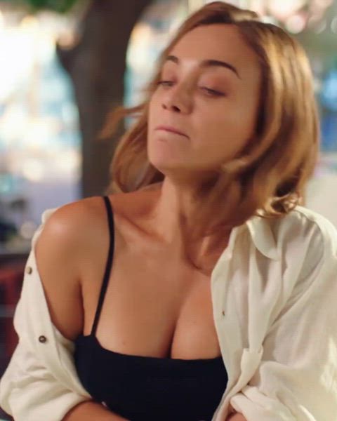 Damla Sönmez
