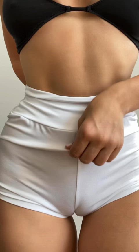 These yoga shorts hug _every_ curve