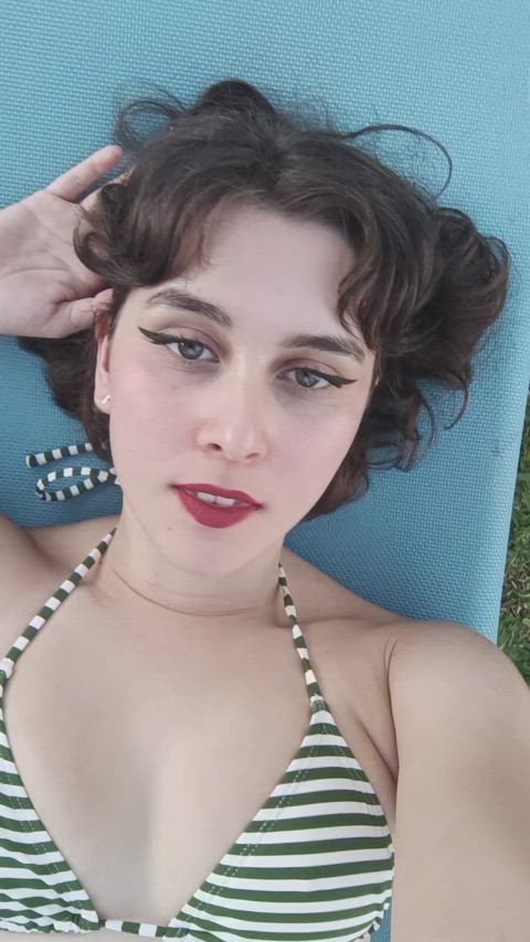 Sweet angel tempting you, Amor