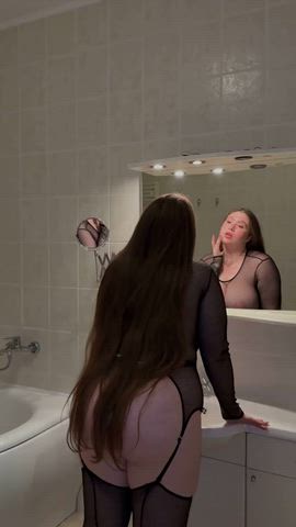 Deleting in 8hrs, whoever upvts and write 'YES' will get my HOT NUDES in dms..