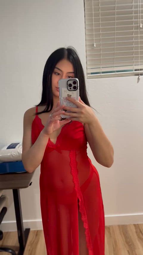 Showing off my perky thai breasts 💋🙈