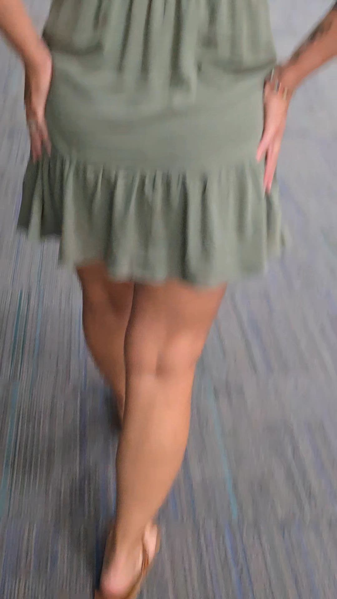 Your favorite horny mom trying to show some cubs my ass!