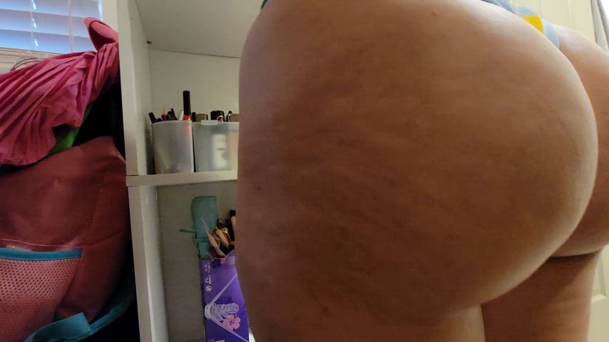 Hoping the slight dimples doesn't distract from the massive booty