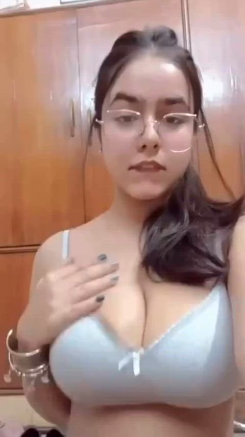 Teasing the hell out of you 👀💦