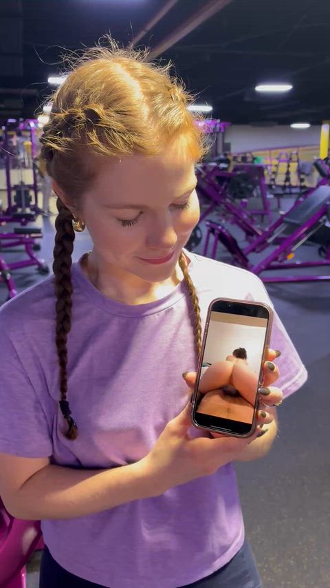 Rose showing off to her adoring fans