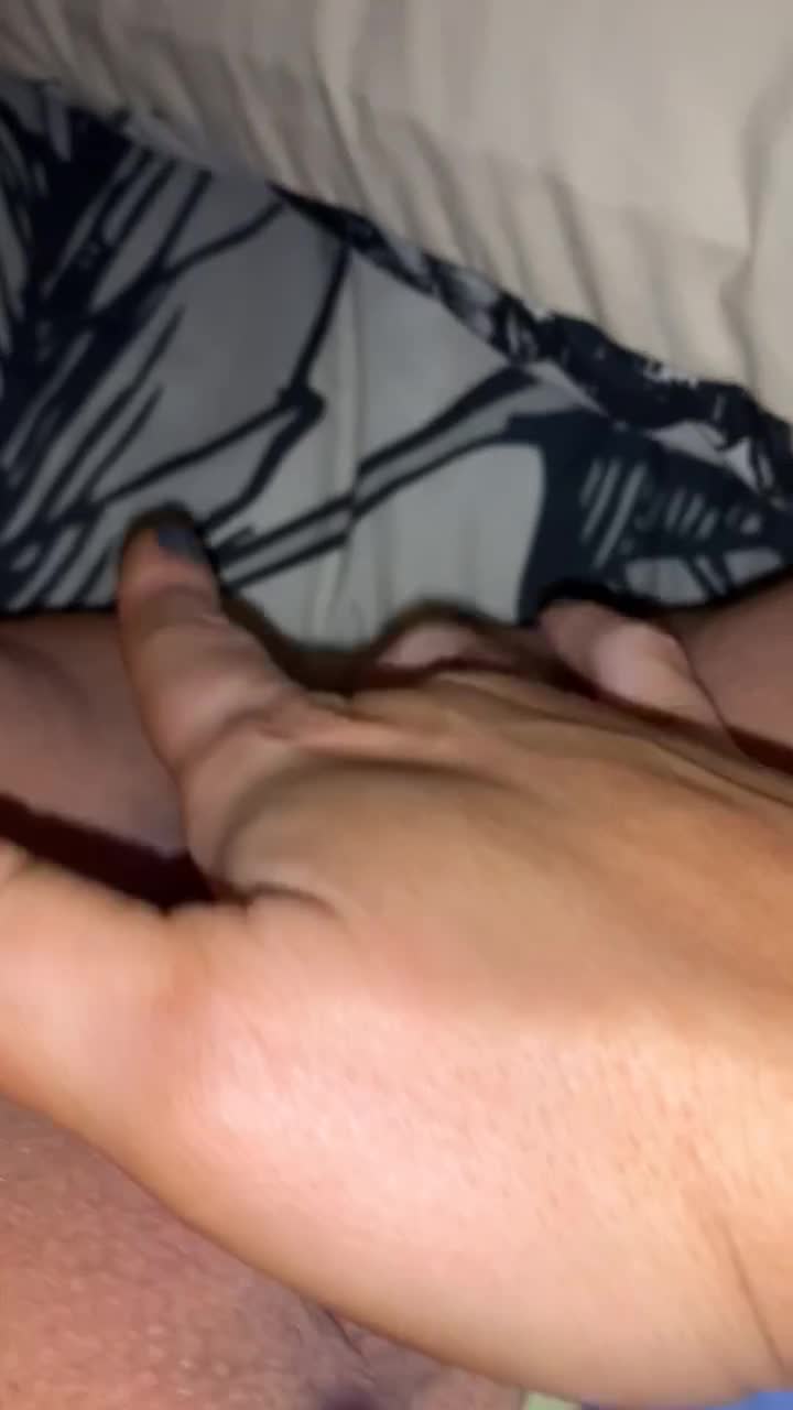 I love to play with my clit. ☺️