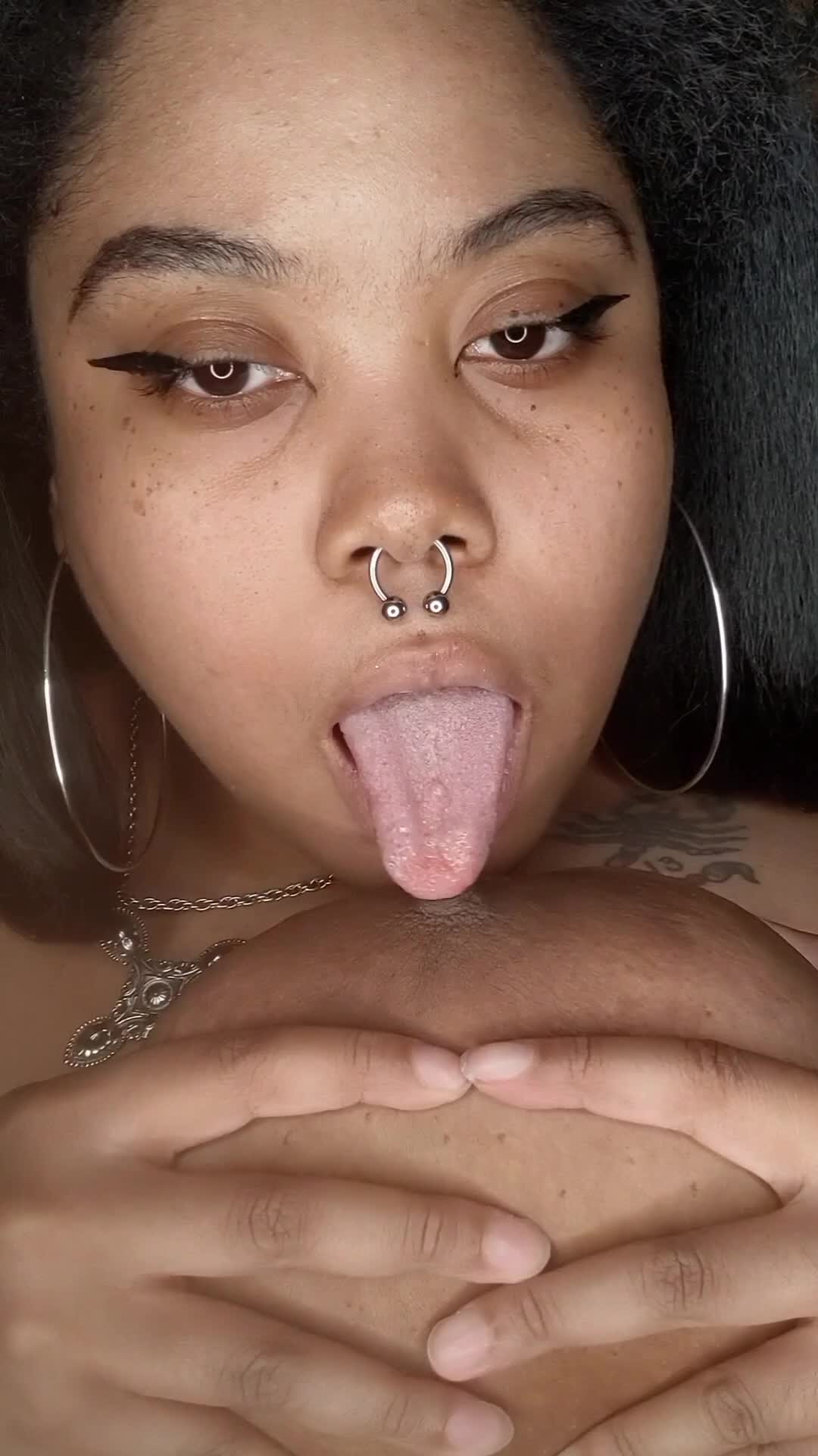 When you can suck your own titties, you simply do it 😌💚