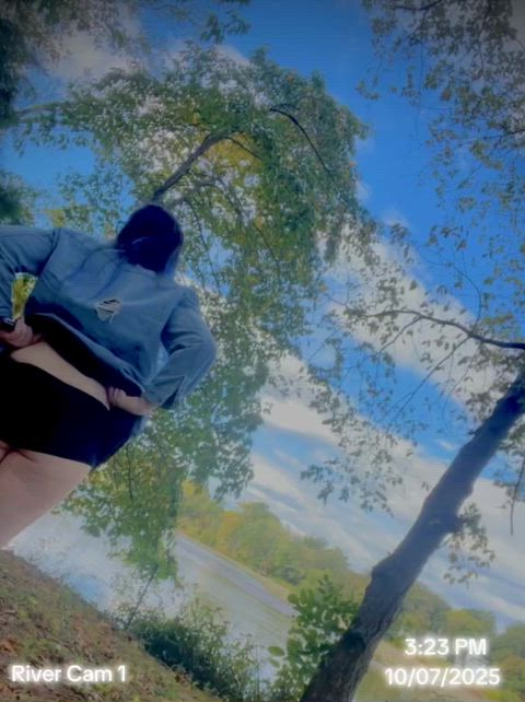 POV: you’re at work and get a bunch of motion alerts from your trail cam down by the river. when you check the playback, you see this…wyd? 😏