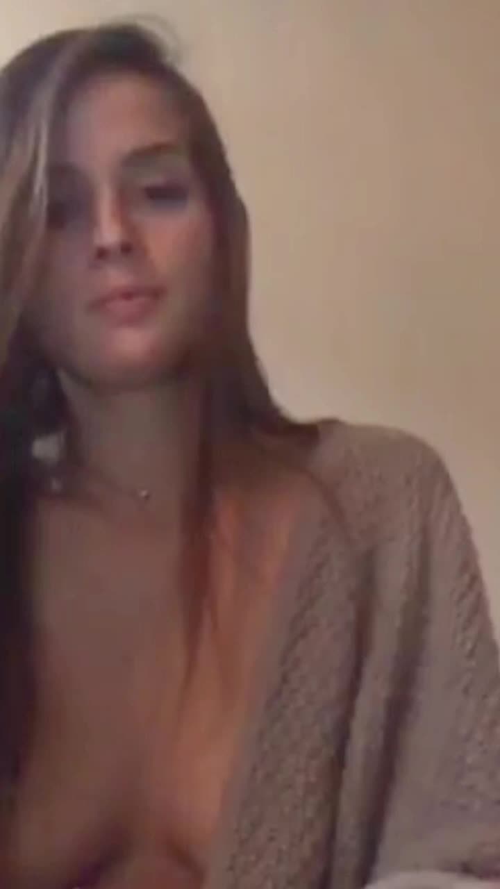 Casual tits out