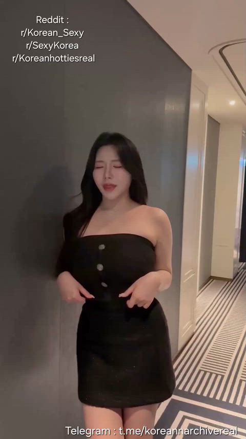 Korean beauty in the hotel corridor