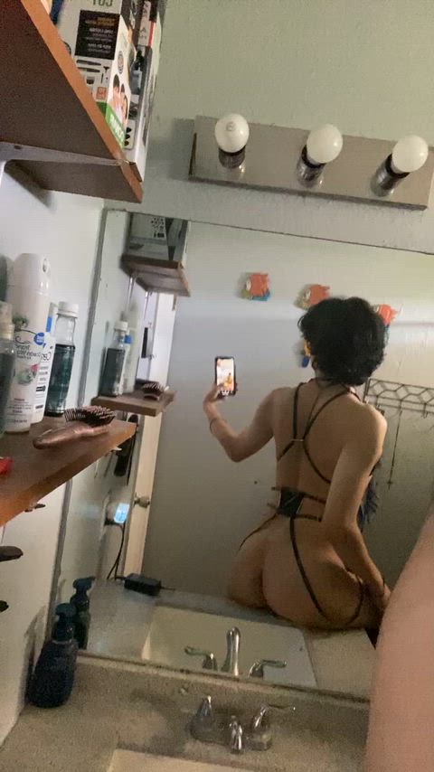 21 hmu if you can handle me ;3